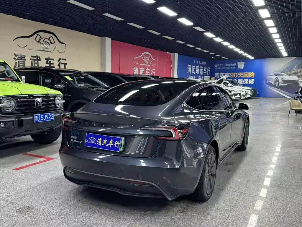 TESLA MODEL 3