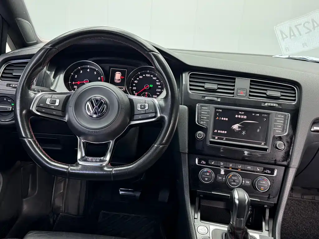 Volkswagen Golf GTI — миниатюра 12