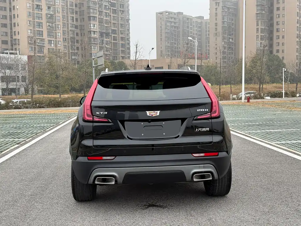 CADILLAC XT4