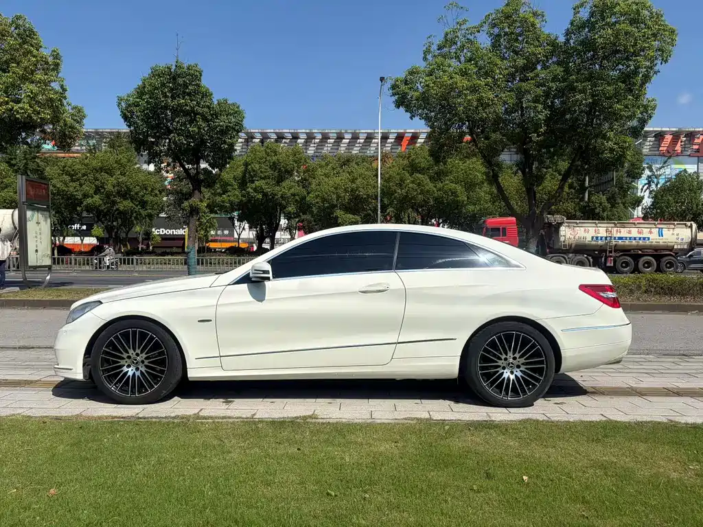 Mercedes-Benz E-Class (Import) — миниатюра 5