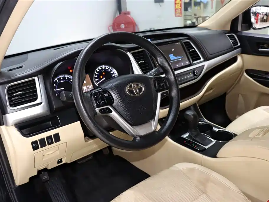 Toyota Highlander 2021 2.0T Elite 7 мест