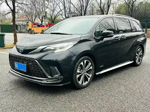 TOYOTA GREVIA 2023