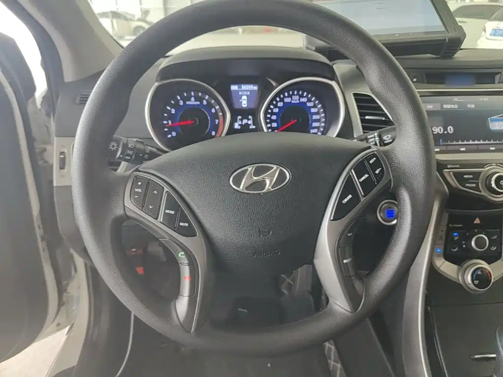 Hyundai Elantra Langdong — миниатюра 11