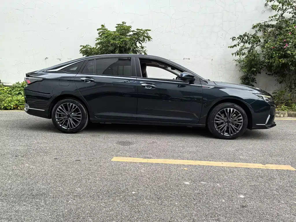 DONGFENG YI HYUN MAX