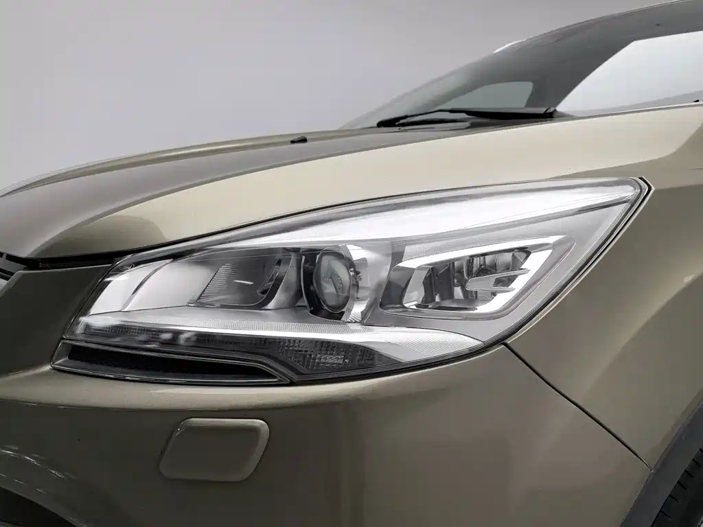 Ford Kuga — миниатюра 7