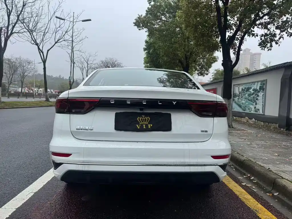 Geely Emgrand 2025 4 1.5L CVT