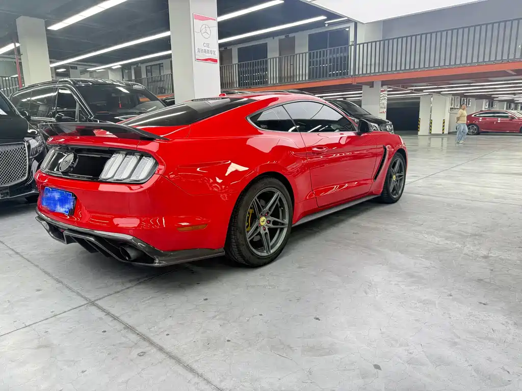 Ford Mustang — миниатюра 12