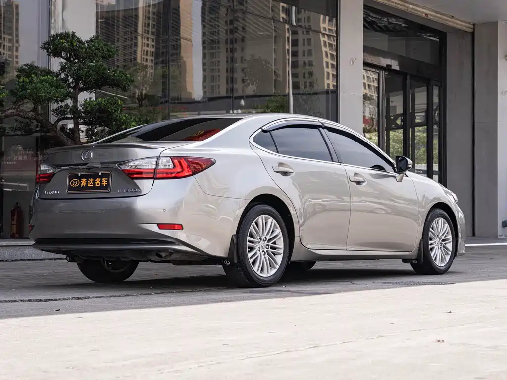 Lexus ES — миниатюра 3