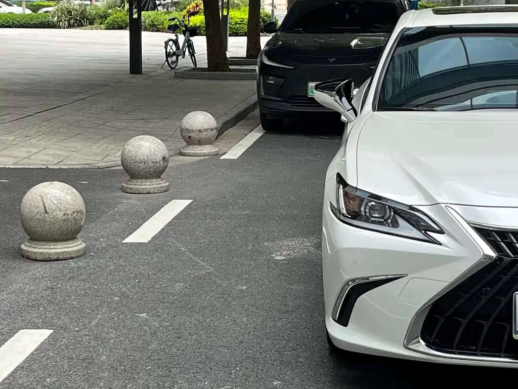 Lexus ES 2022 300h