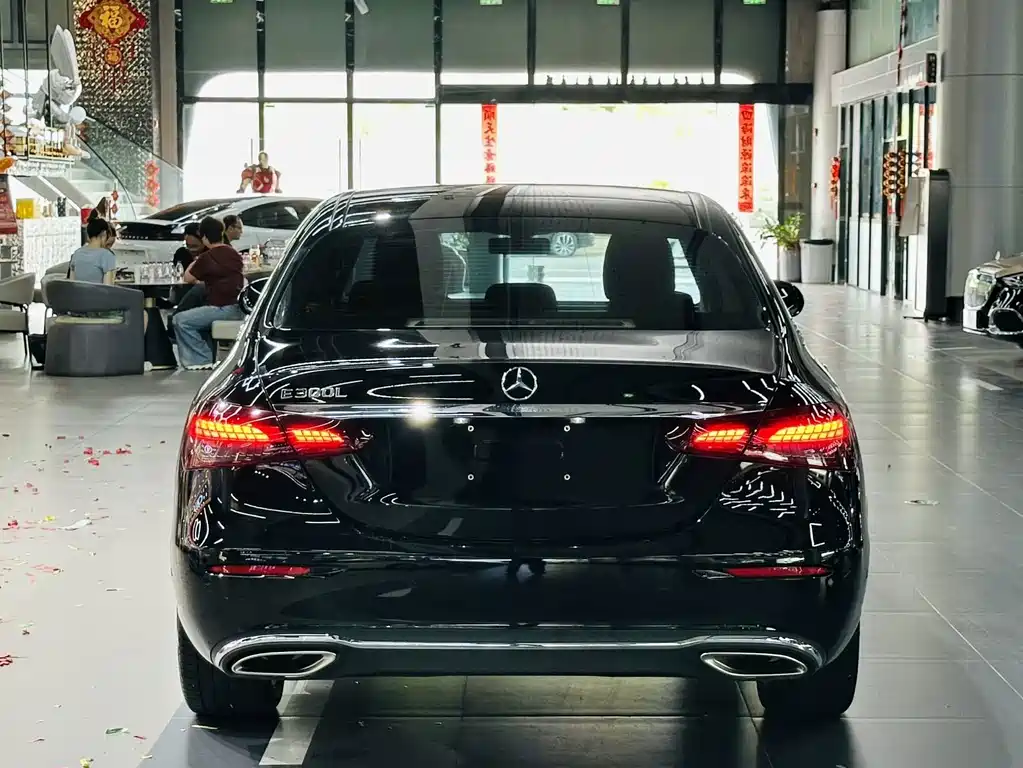 Mercedes-Benz E-Class — миниатюра 8