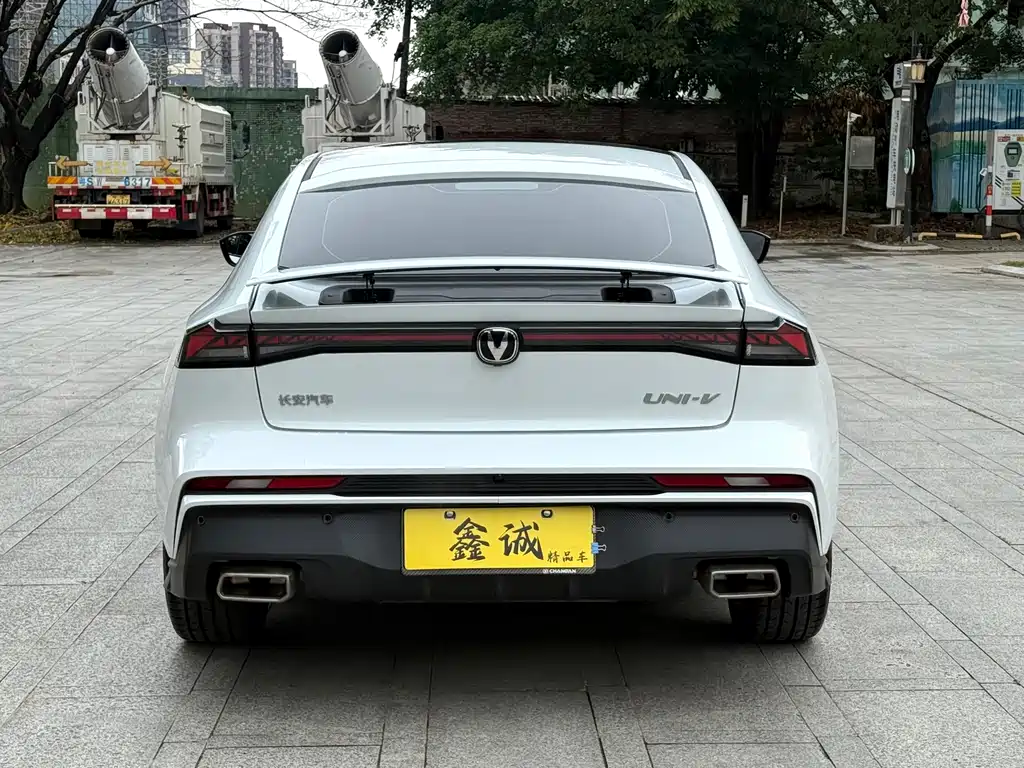 CHANGAN UNI V