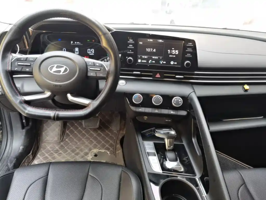 Hyundai Elantra — миниатюра 10