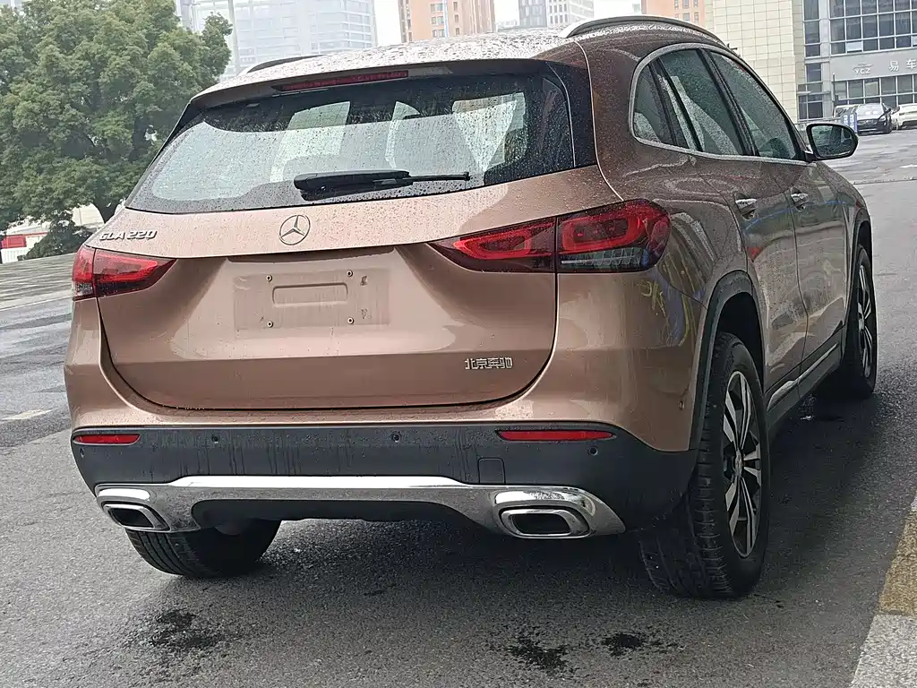 MERCEDES-BENZ GLA