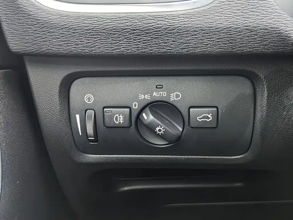 Volvo V40 — миниатюра 21