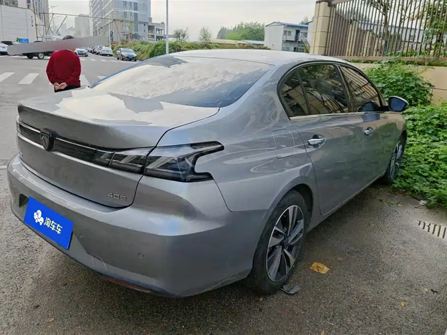 PEUGEOT  408