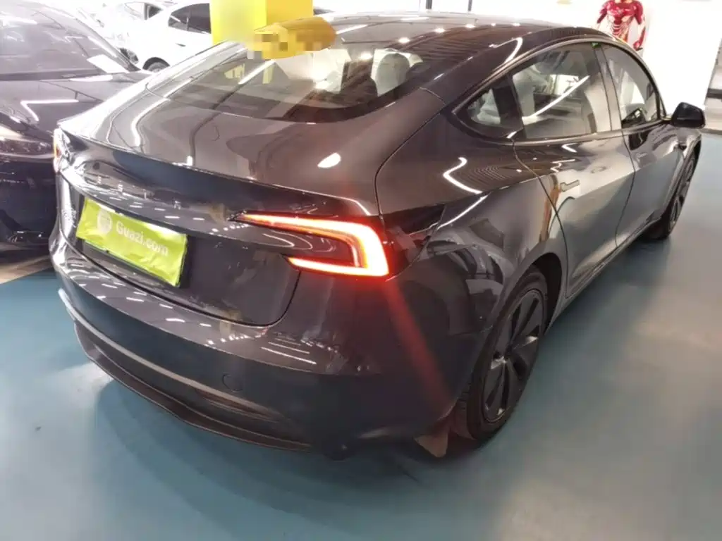 Tesla Model 3 — миниатюра 7