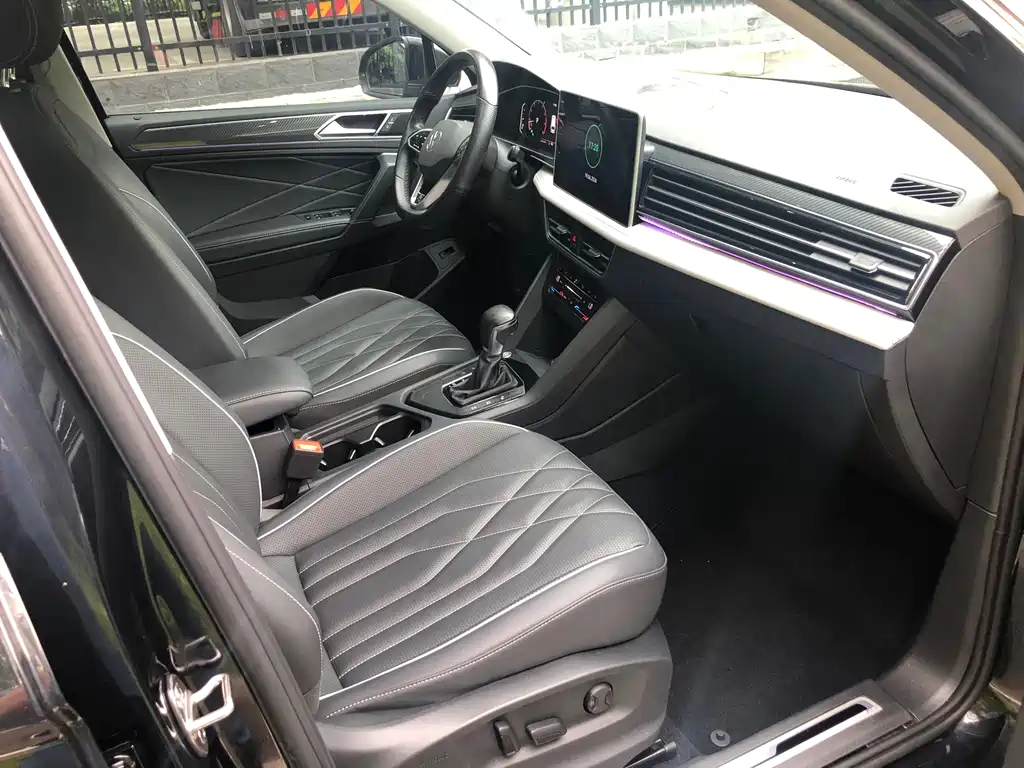 Volkswagen Tiguan L L 2022 330TSI AT R-Line