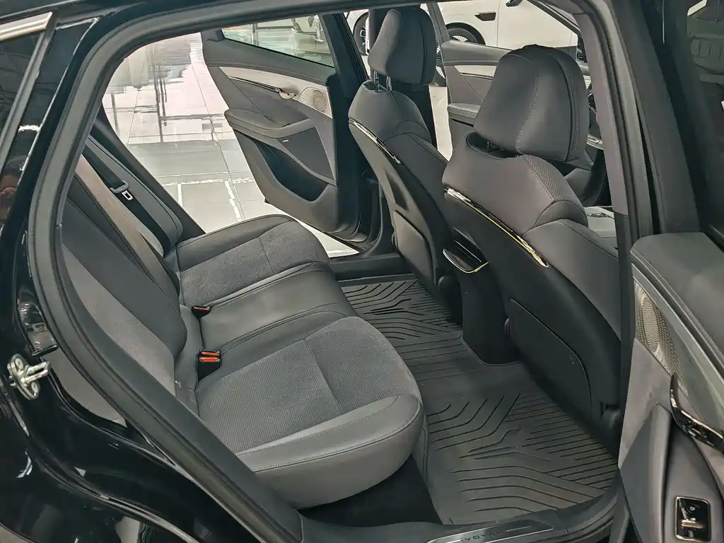 VOYAH LANTU CHASING LIGHT