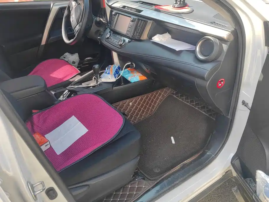 Toyota RAV4 — миниатюра 8