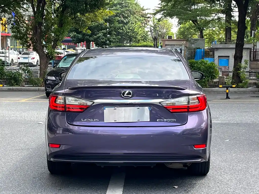 Lexus ES — миниатюра 7