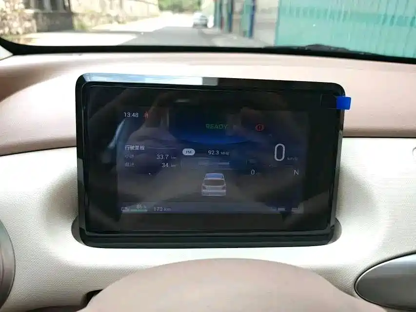 Wuling MINIEV — миниатюра 9