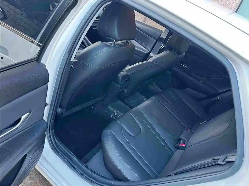 Hyundai Elantra — миниатюра 5