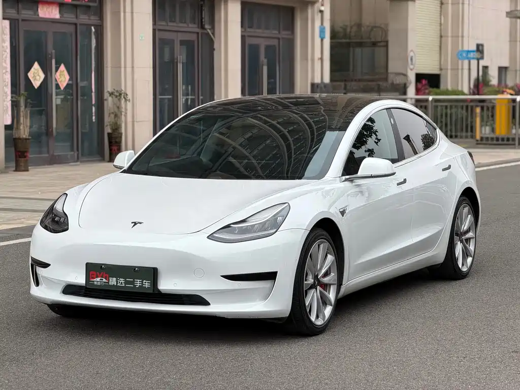 TESLA MODEL 3
