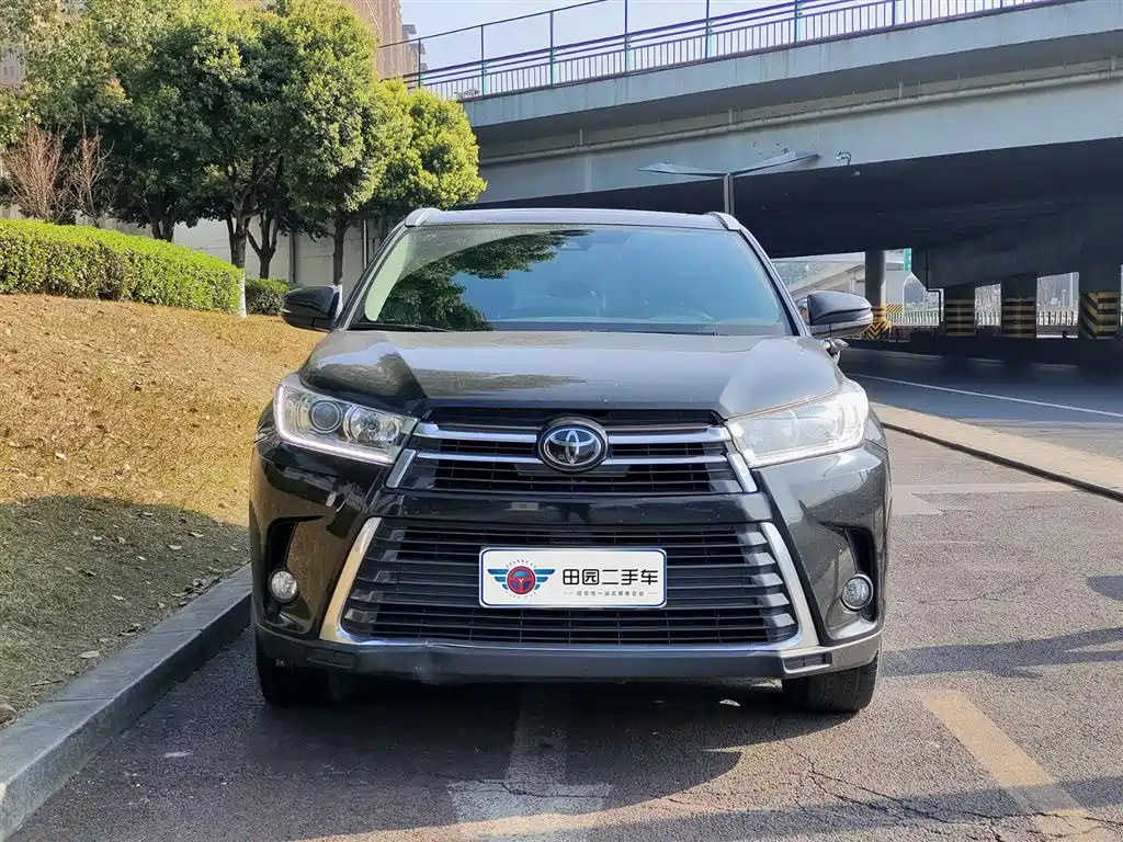TOYOTA HIGHLANDER