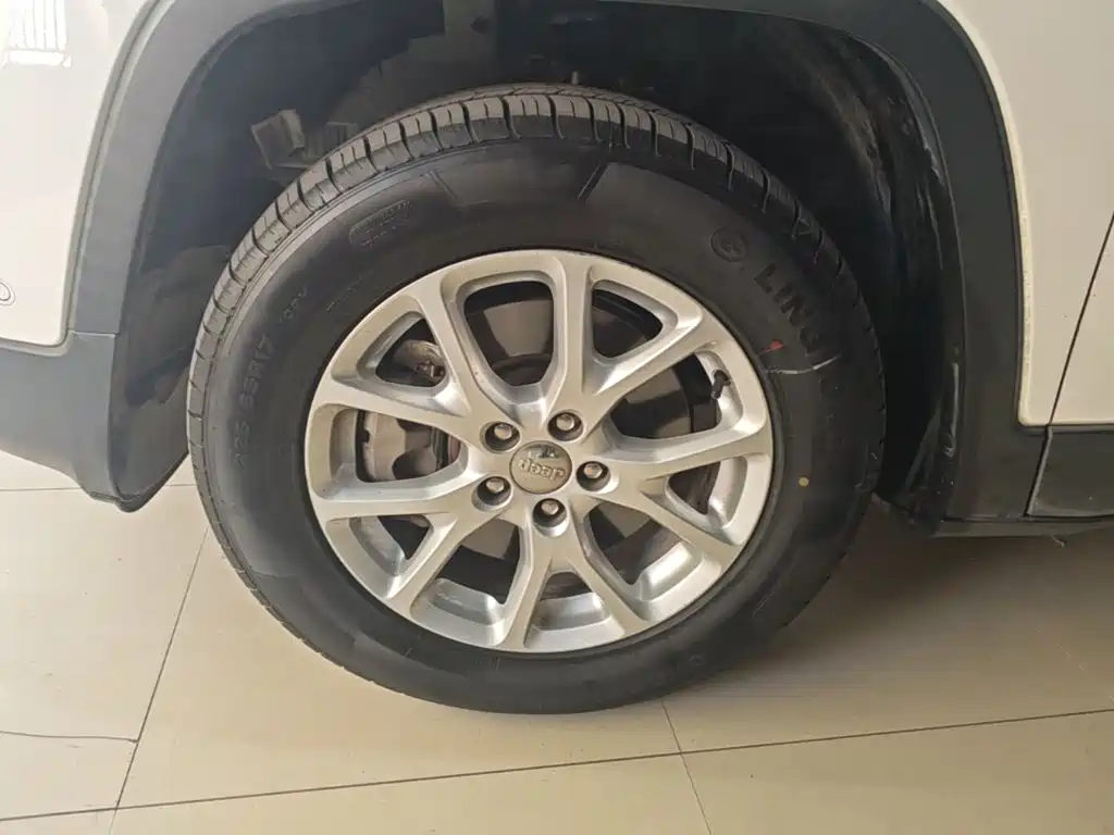 Jeep Cherokee — миниатюра 23