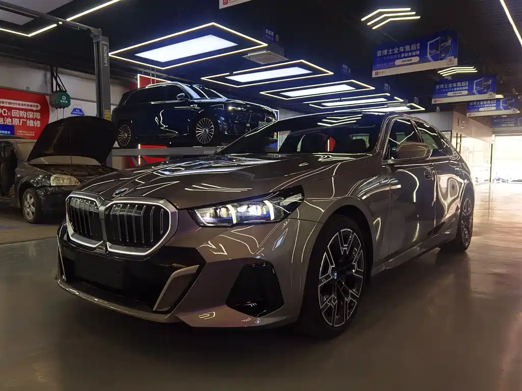 BMW 5 Series 2025