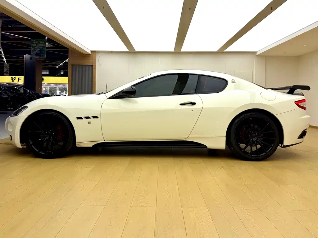 Maserati GranTurismo 2012 4.7L MC Stradale