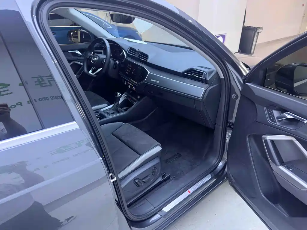 Audi Q3 2023 35 TFSI Fashion (1.4T)