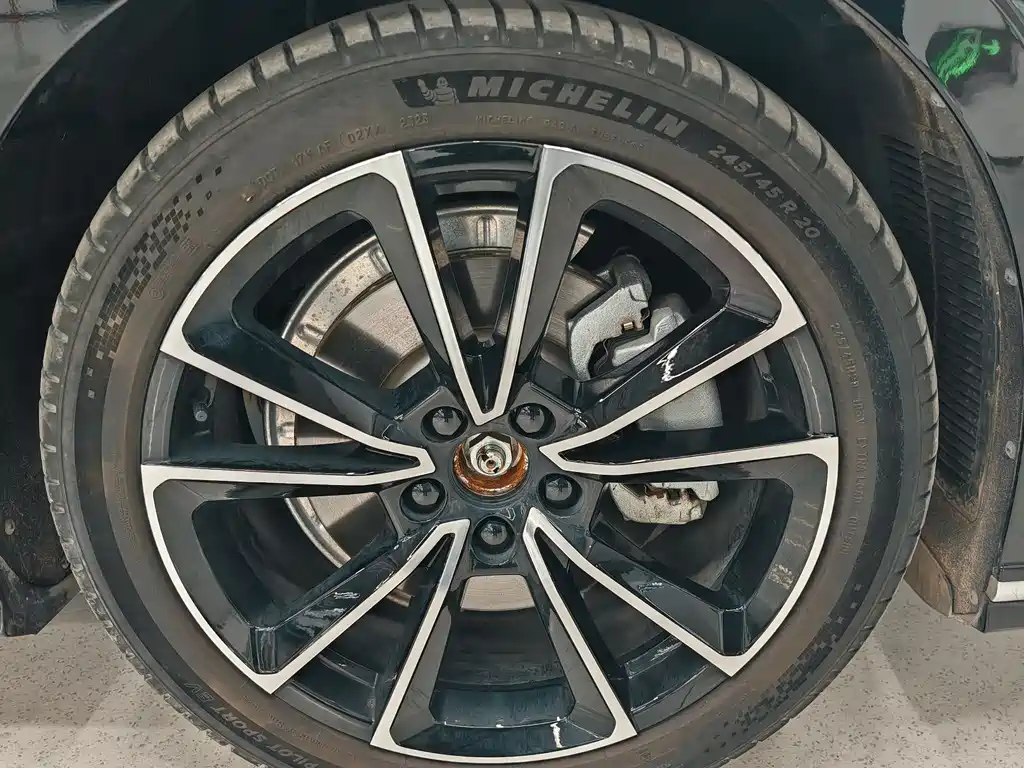 VOYAH LANTU CHASING LIGHT