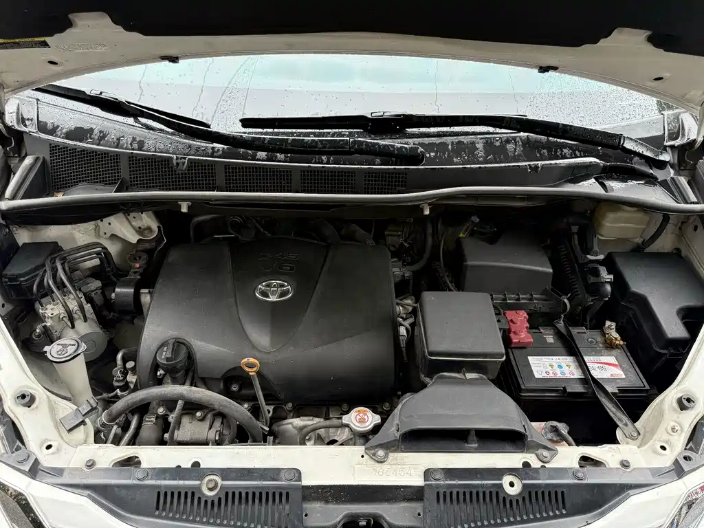 Toyota Sienna — миниатюра 2