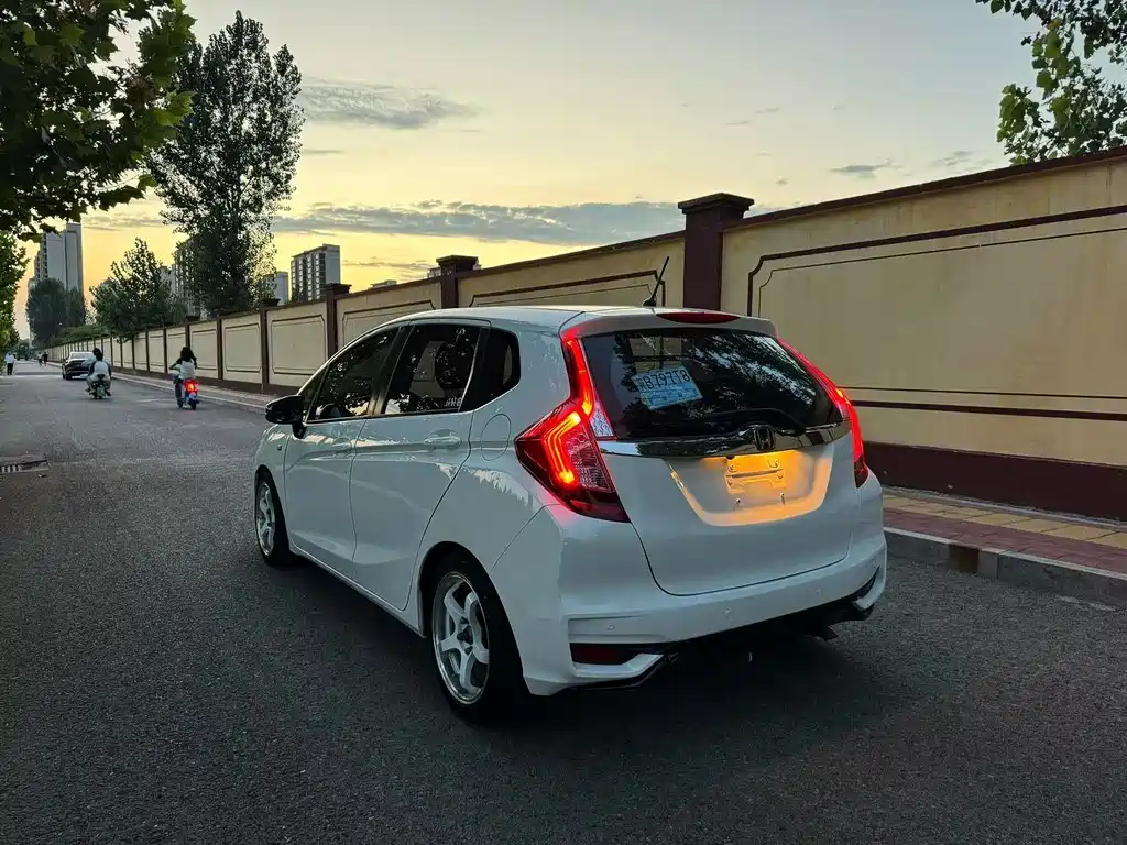 Honda Fit — миниатюра 7
