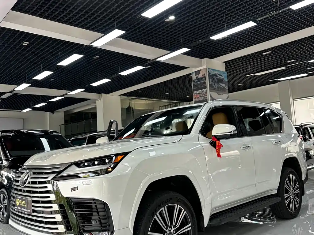 Lexus LX 0