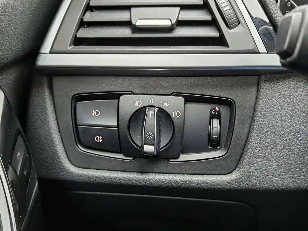 BMW 3 Series — миниатюра 21