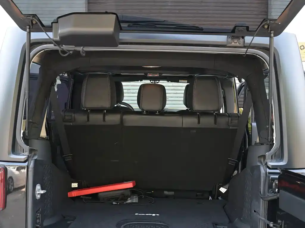 Jeep Wrangler — миниатюра 8