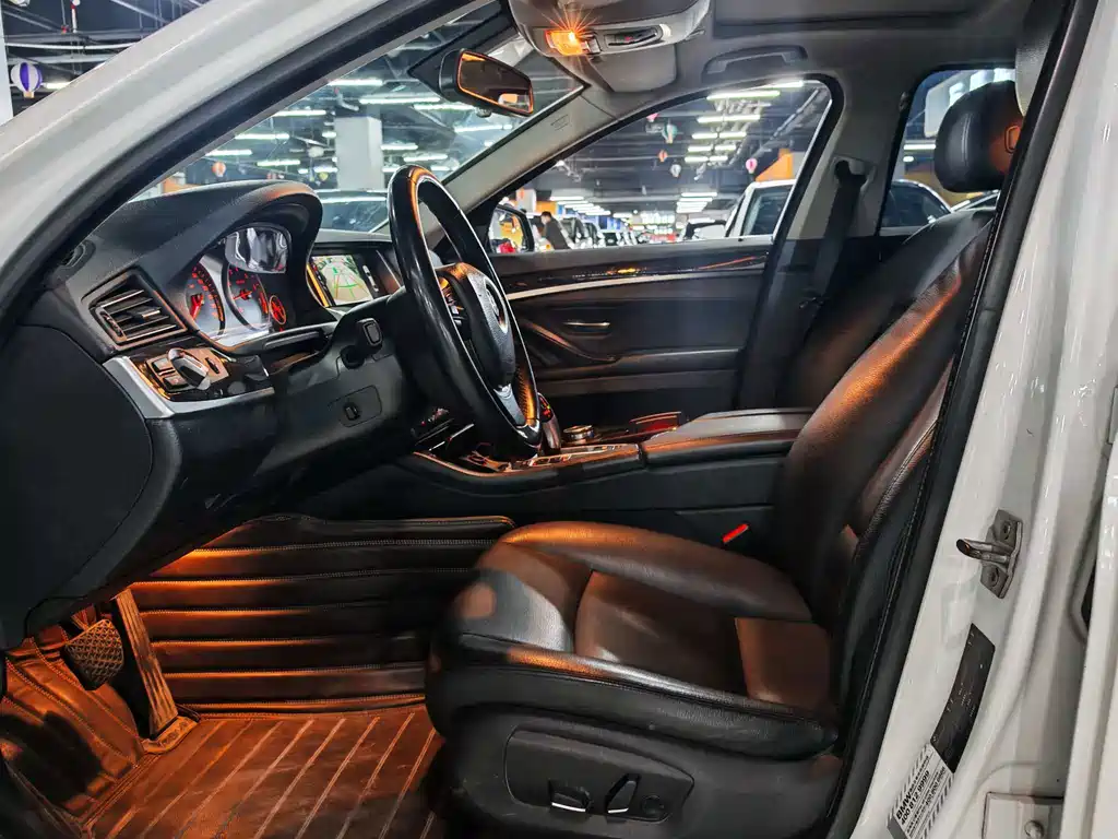 BMW 5 Series — миниатюра 9