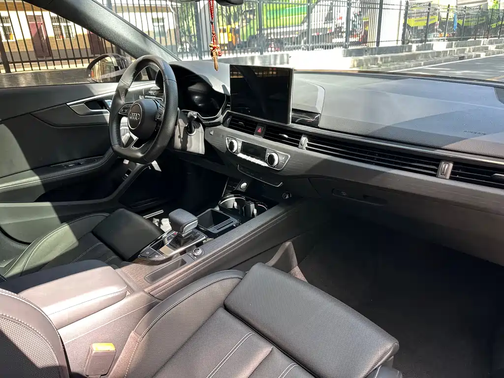 Audi A4L 2024 40 TFSI Luxury
