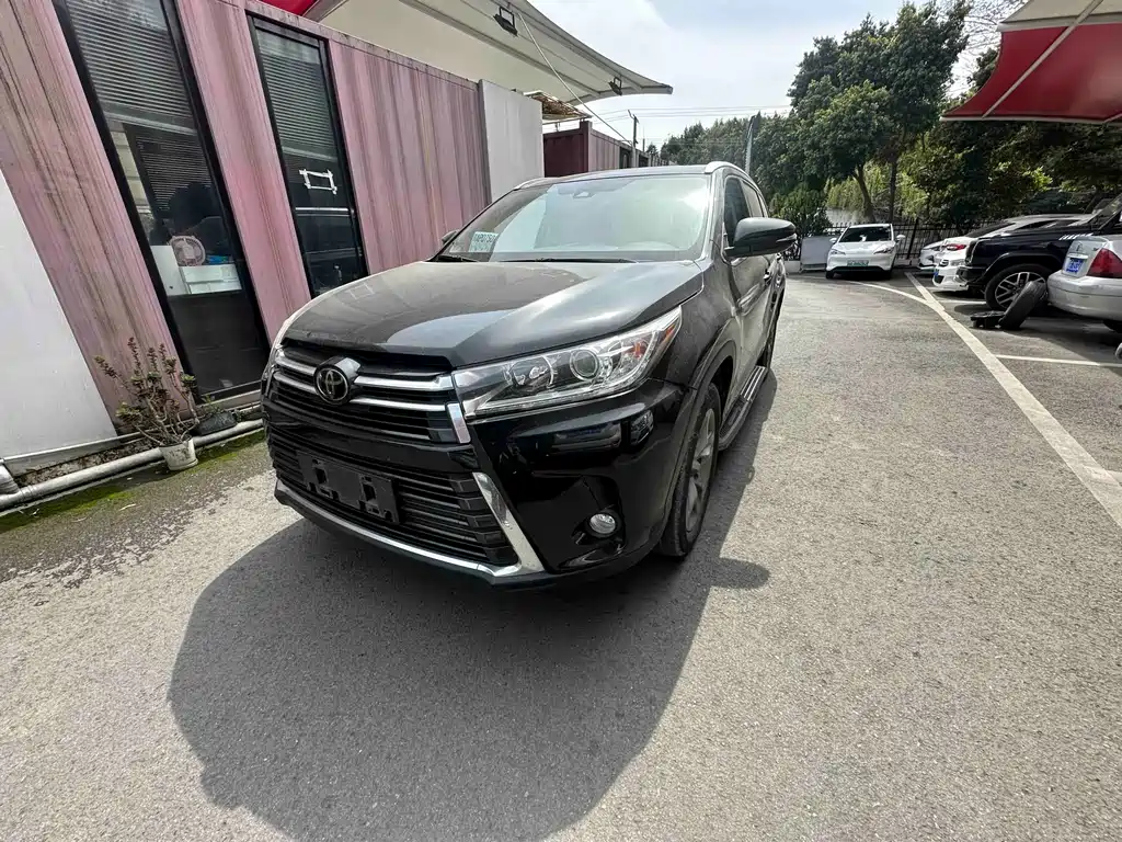 TOYOTA HIGHLANDER