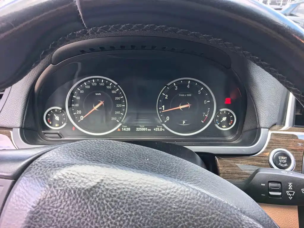 BMW 7 Series — миниатюра 12