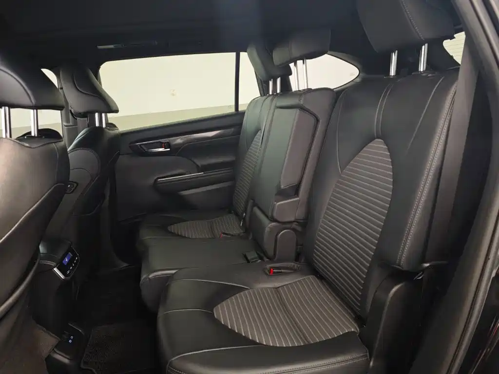 Toyota Crown Kluger — миниатюра 11