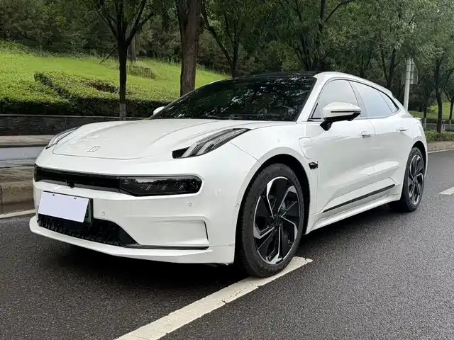 2022 Zeekr 001