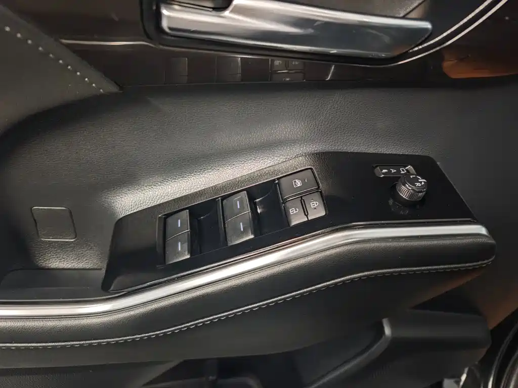 Toyota Crown Kluger — миниатюра 17