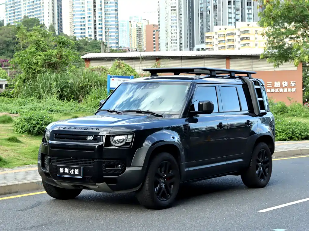 Land Rover Defender 2024