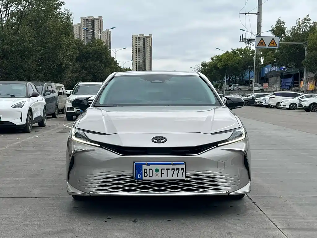 TOYOTA CAMRY