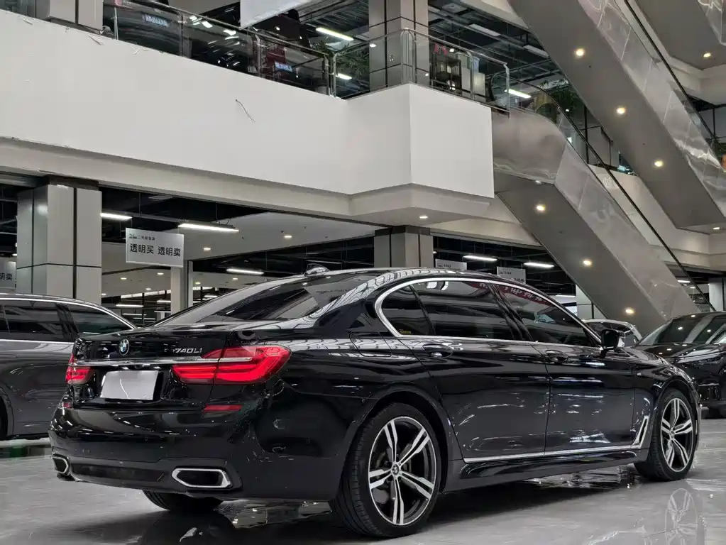 BMW 7 SERIES