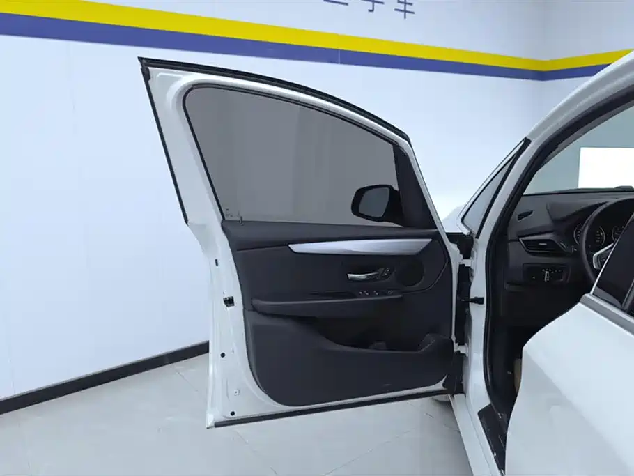 BMW 2 SERIES MULTIFUNCTIONAL STATION WAGON