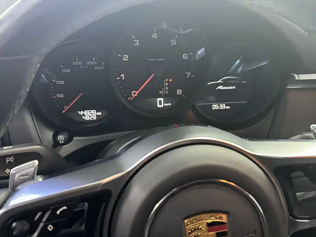 PORSCHE MACAN